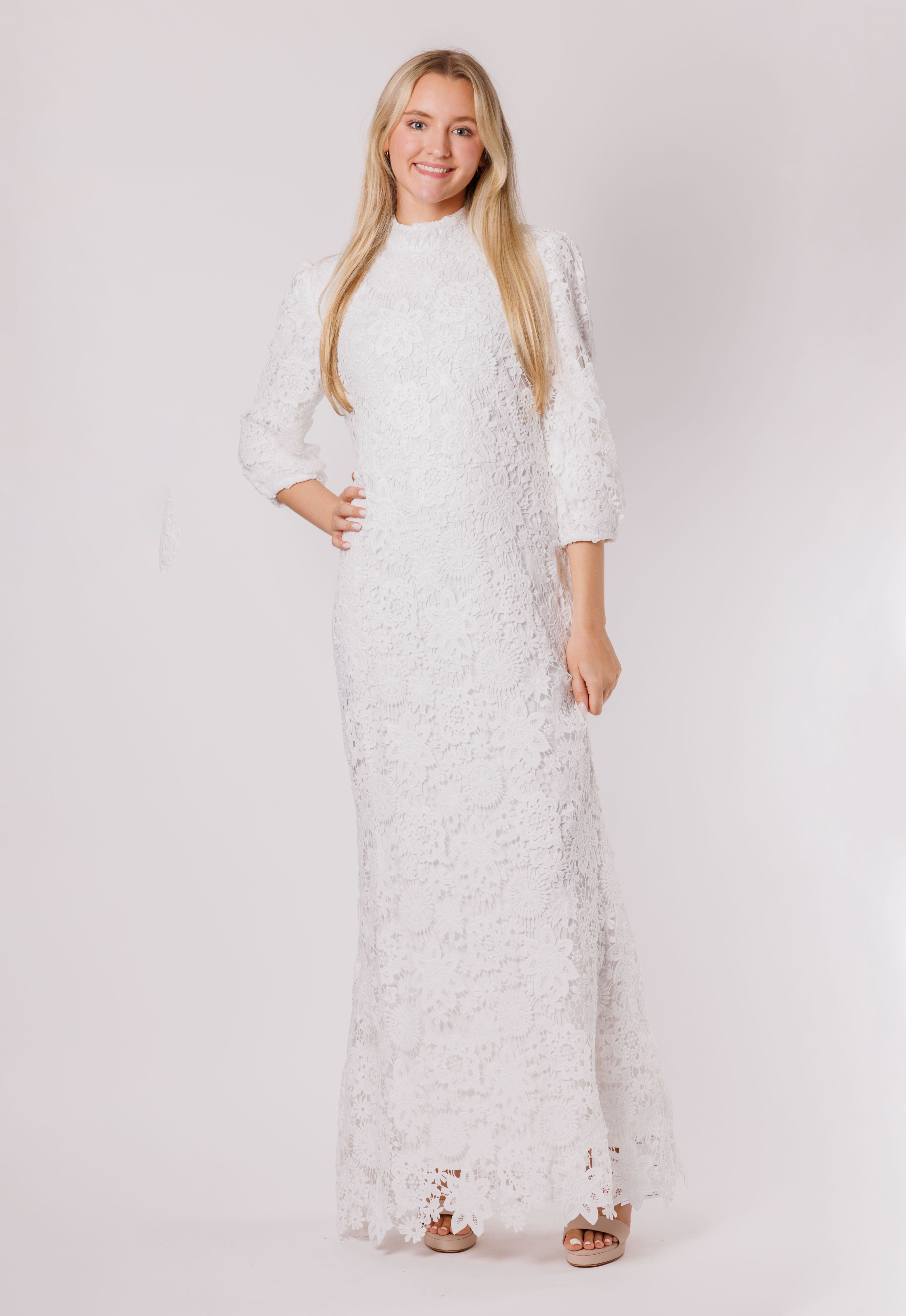 LACE DRESS – style & trend