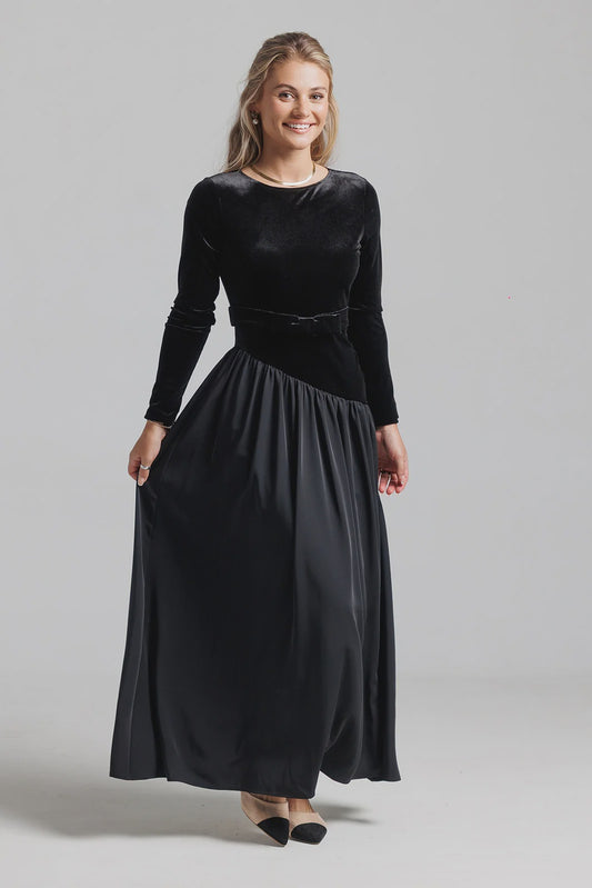 BLACK VELVET V SIDE LINE MAXI DRESS