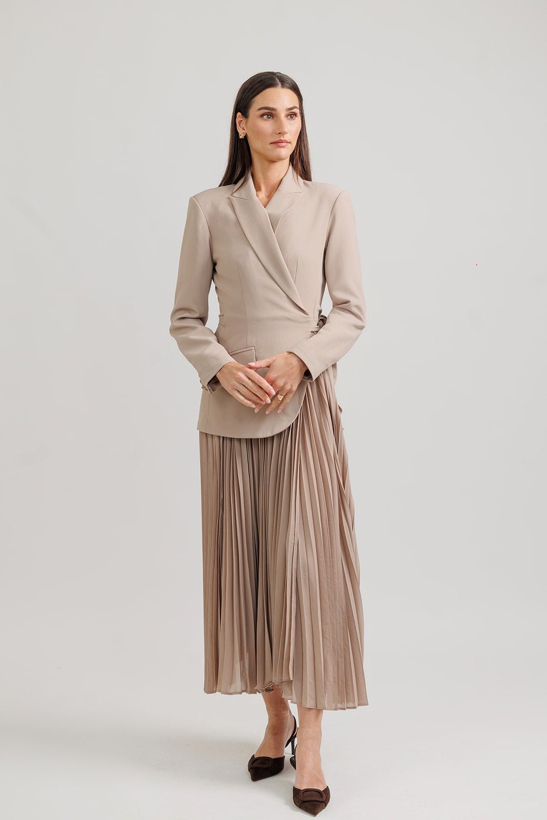TAN ACCORDIAN PLEAT BLAZER