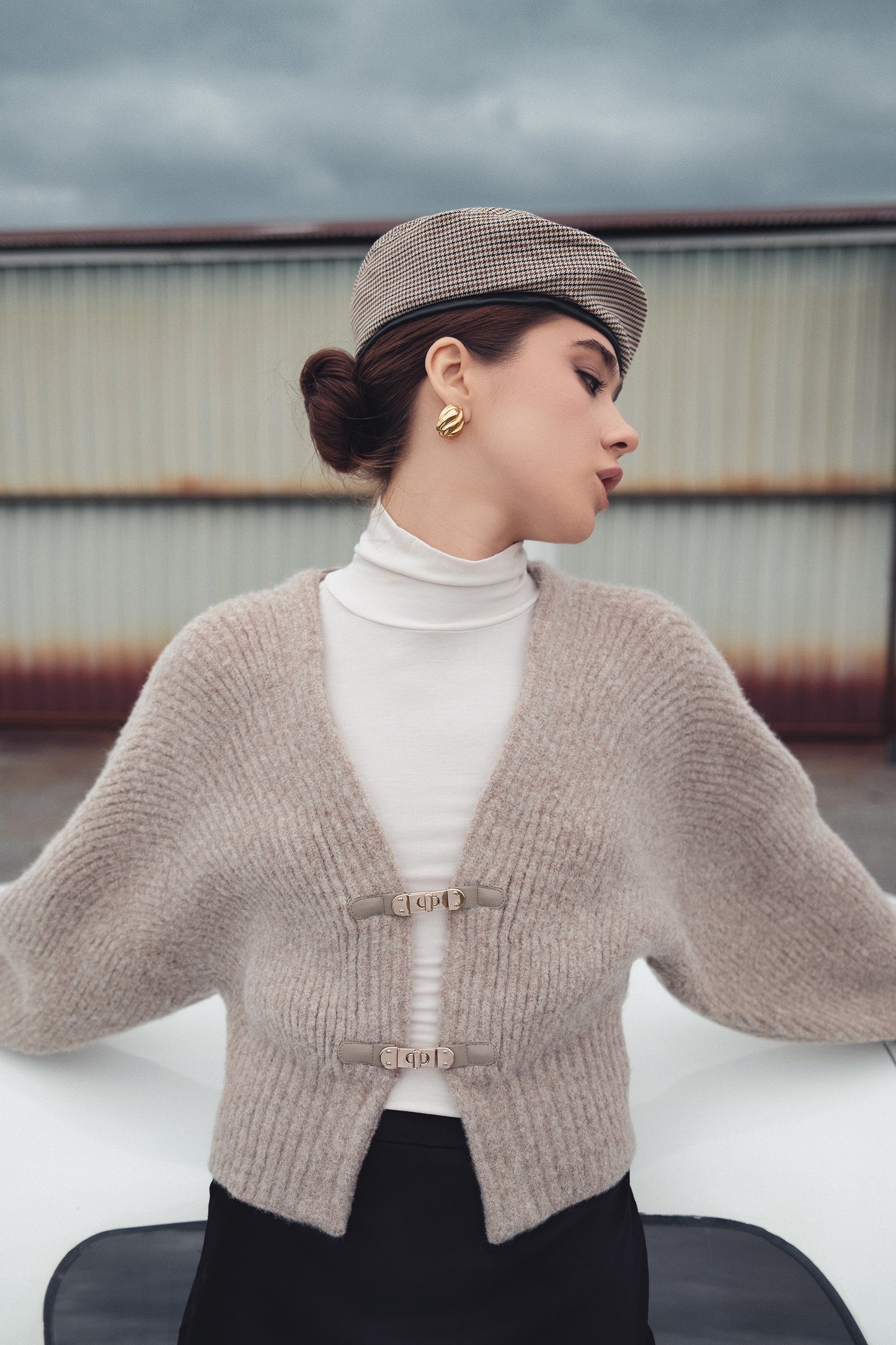 SABLE BUCKLE OVERSIZED CARDIGAN