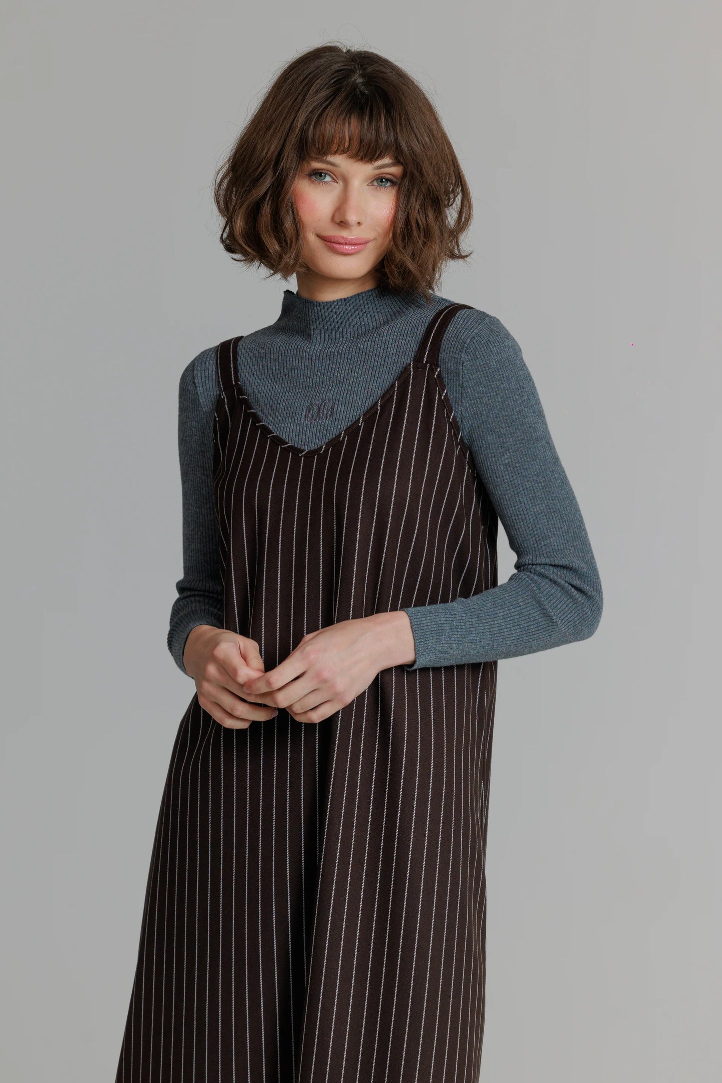 GREY EMBLEM TURTLENECK