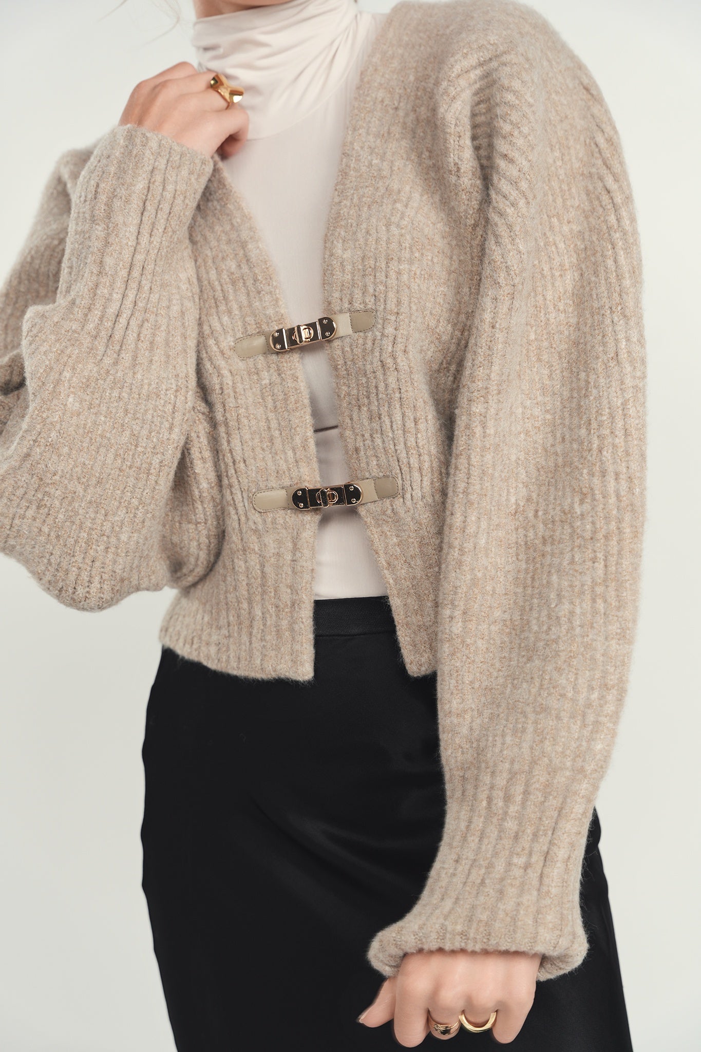 SABLE BUCKLE OVERSIZED CARDIGAN