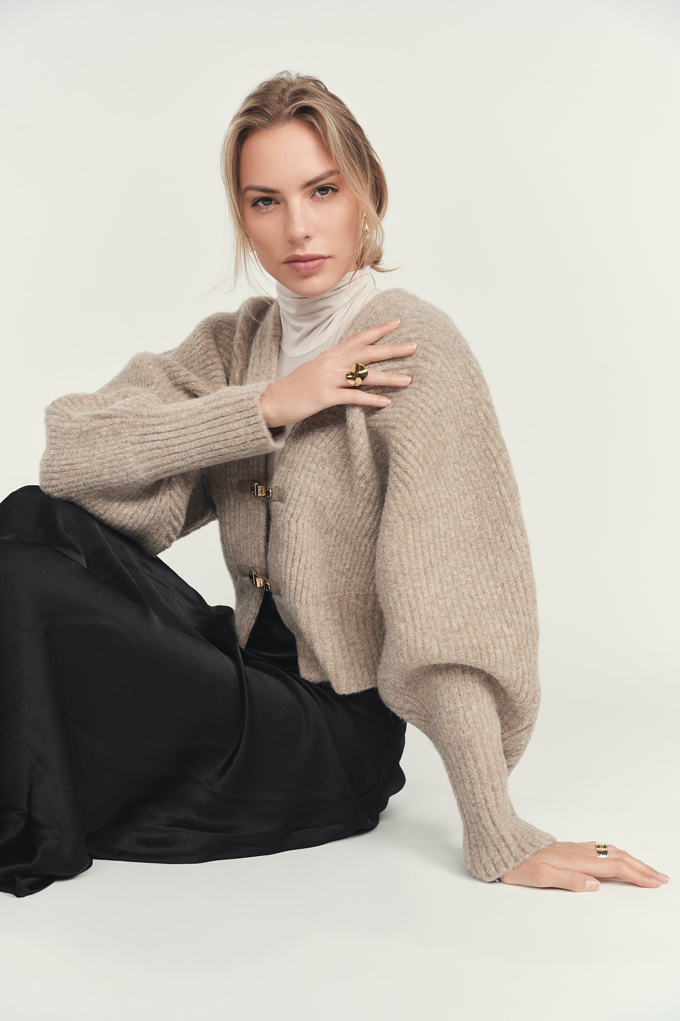 SABLE BUCKLE OVERSIZED CARDIGAN