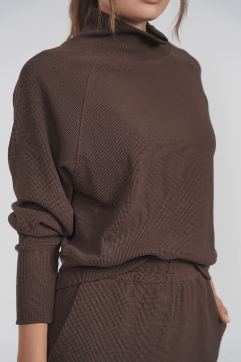 BROWN WAFFLE MOCKNECK TOP