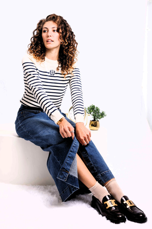 CREST LOGO SWEATER AVAILABLE IN 3 COLORS