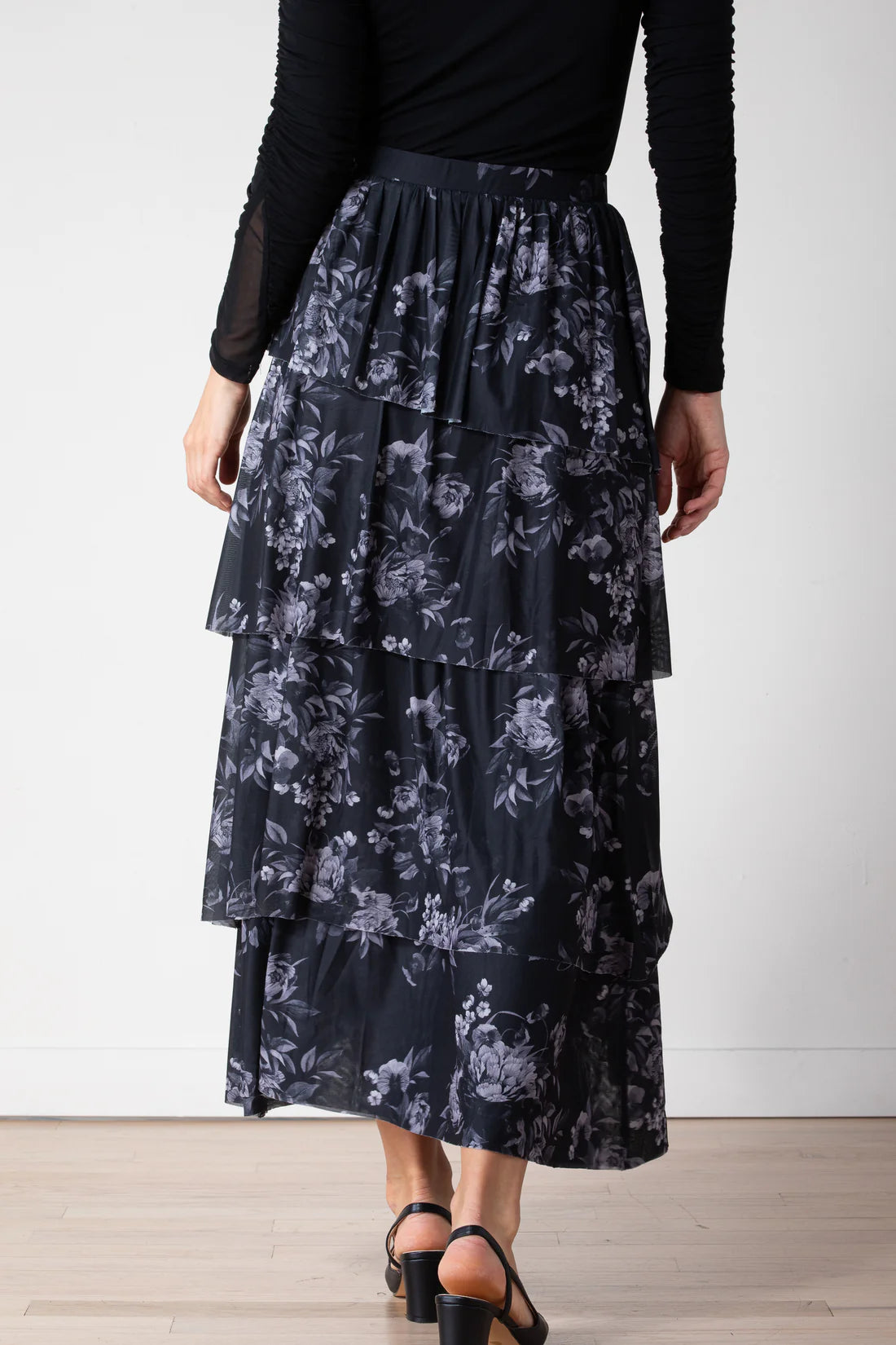 BLACK FLORAL TIERED SKIRT