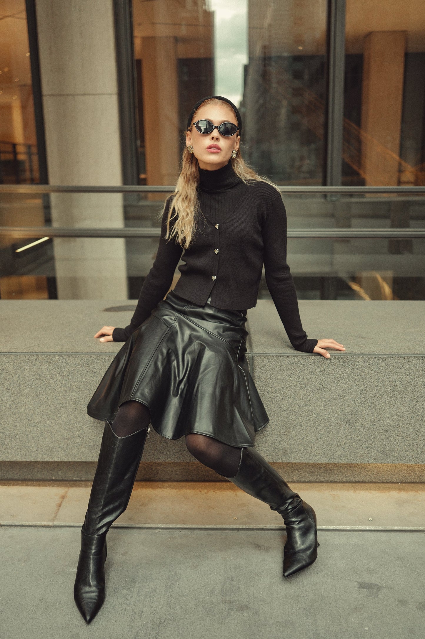 BLACK SLEEVELESS MOCK NECK TOP
