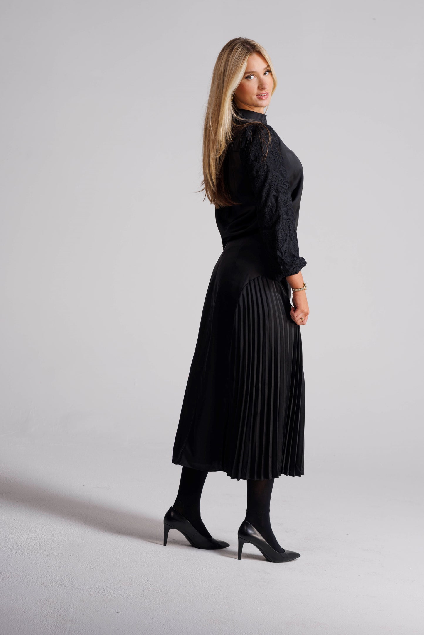 SIDE PANEL PLEATED SATIN SKIRT