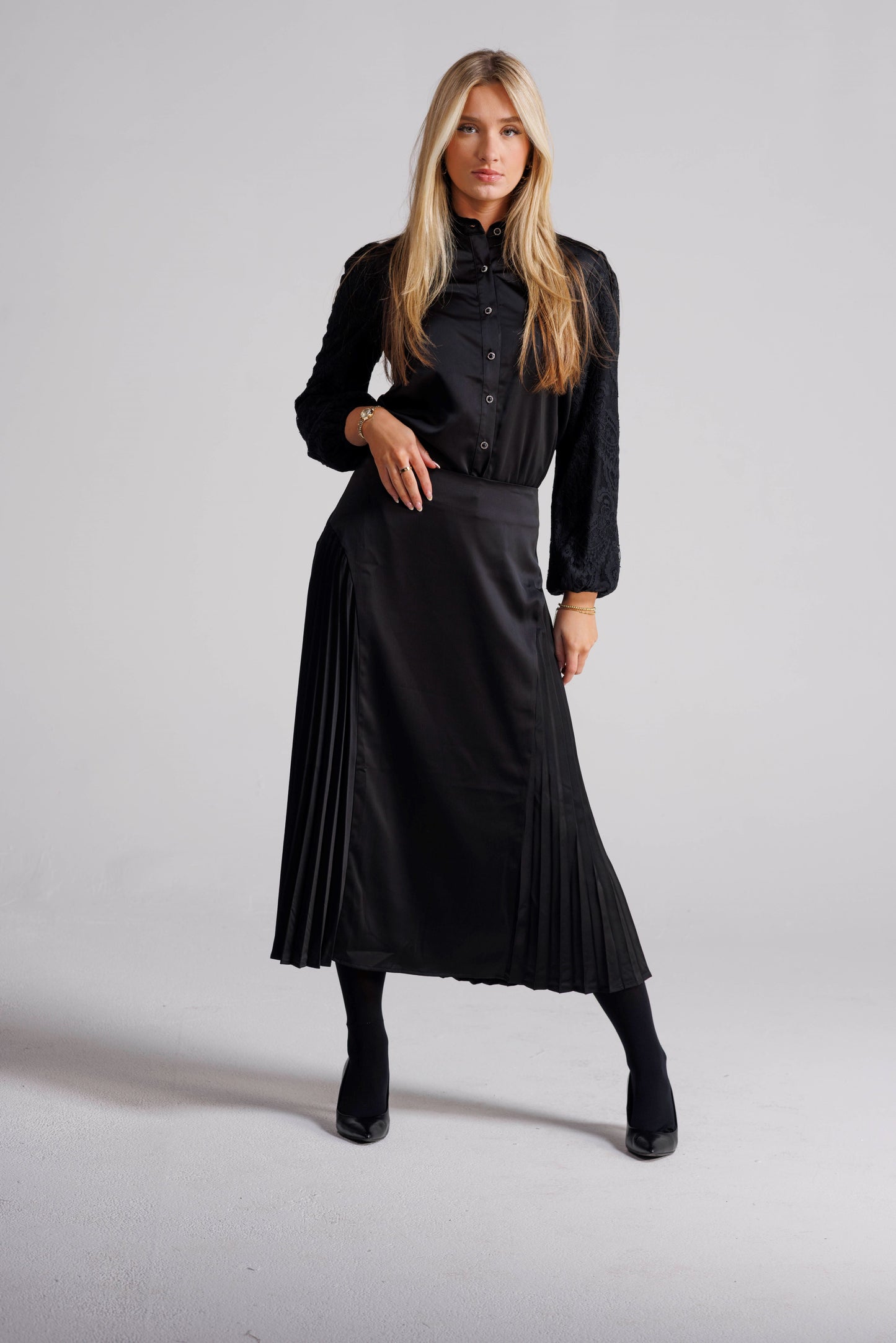 SIDE PANEL PLEATED SATIN SKIRT