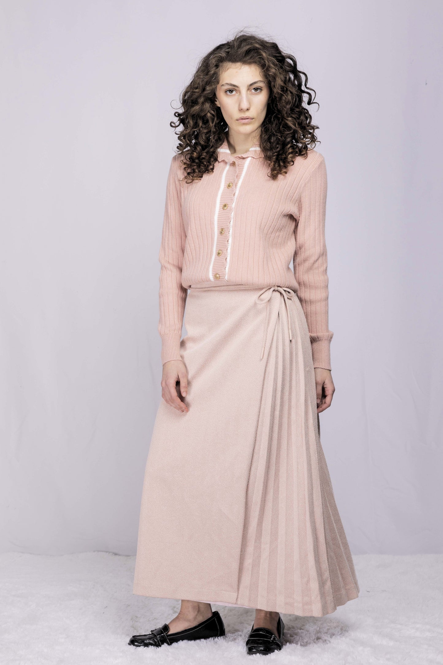 SCALLOPED EDGE CARDIGAN AVAILABLE IN 2 COLORS