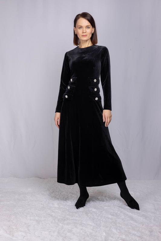 VELVET DRESSD WITH WIDE STRAPS AND DIAMOD BUTTONS