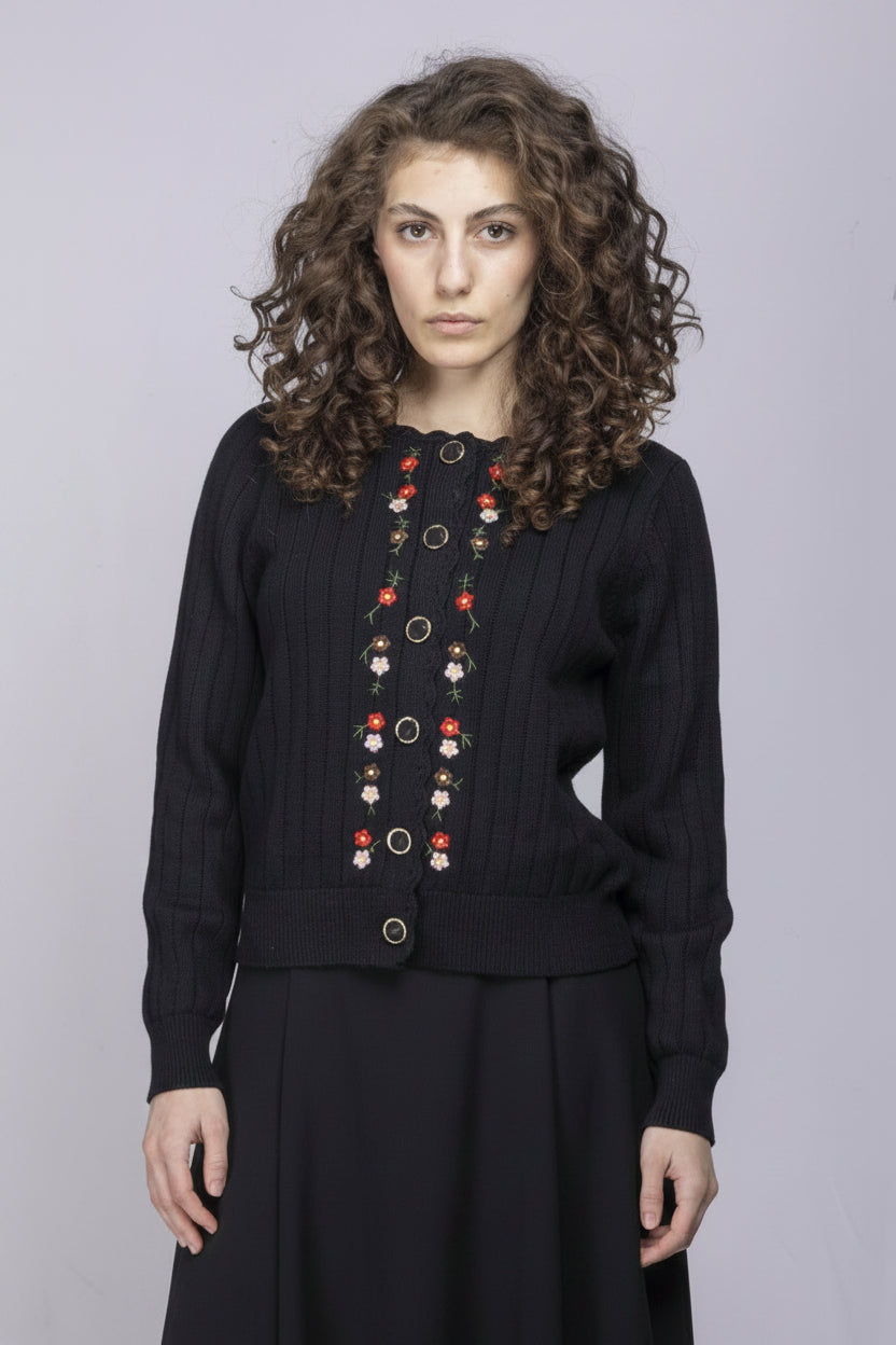 WIDE RIBBED BUTTON FRONT TOP WITH EMBROIDERED FLOWERS