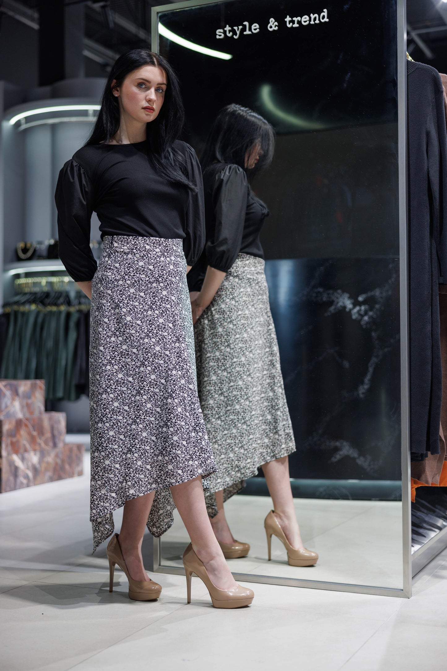 ASYMMETRICAL PRINTED SKIRT AVAILABLE IN 2 COLORS