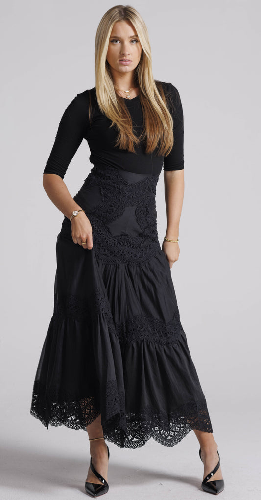 BLACK MAXI SKIRT WITH LACE DETAIL