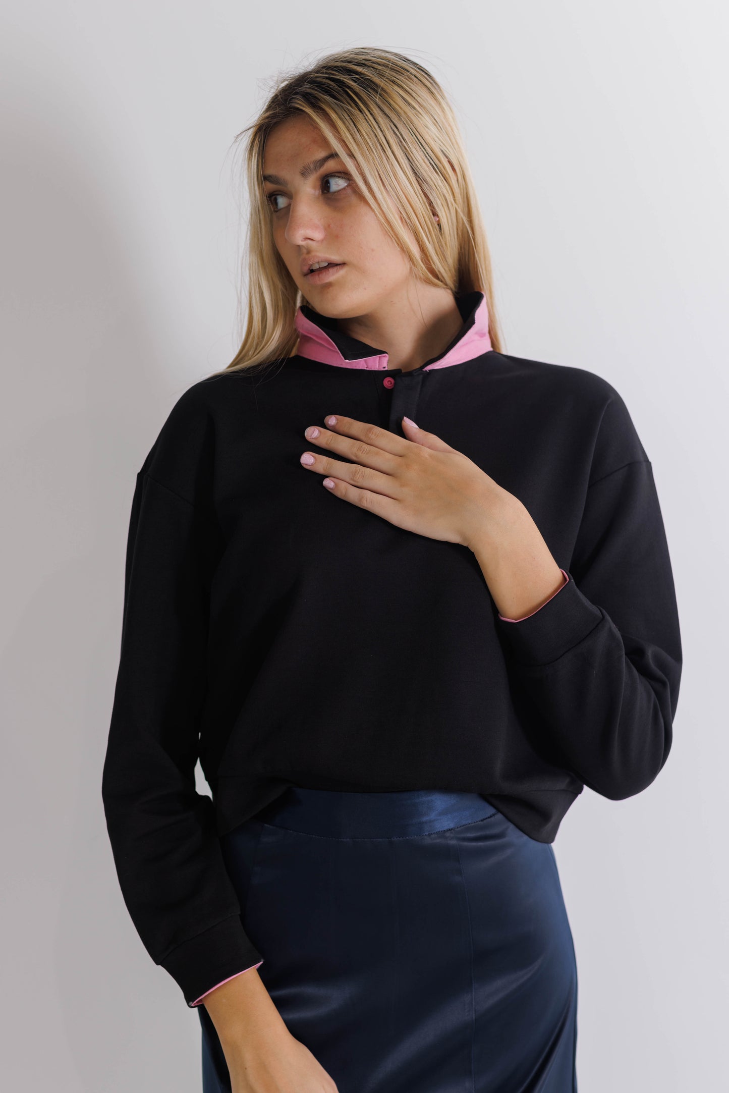 COLLARED CONTRAST TRIM PULLOVER TOP IN 2 COLORS