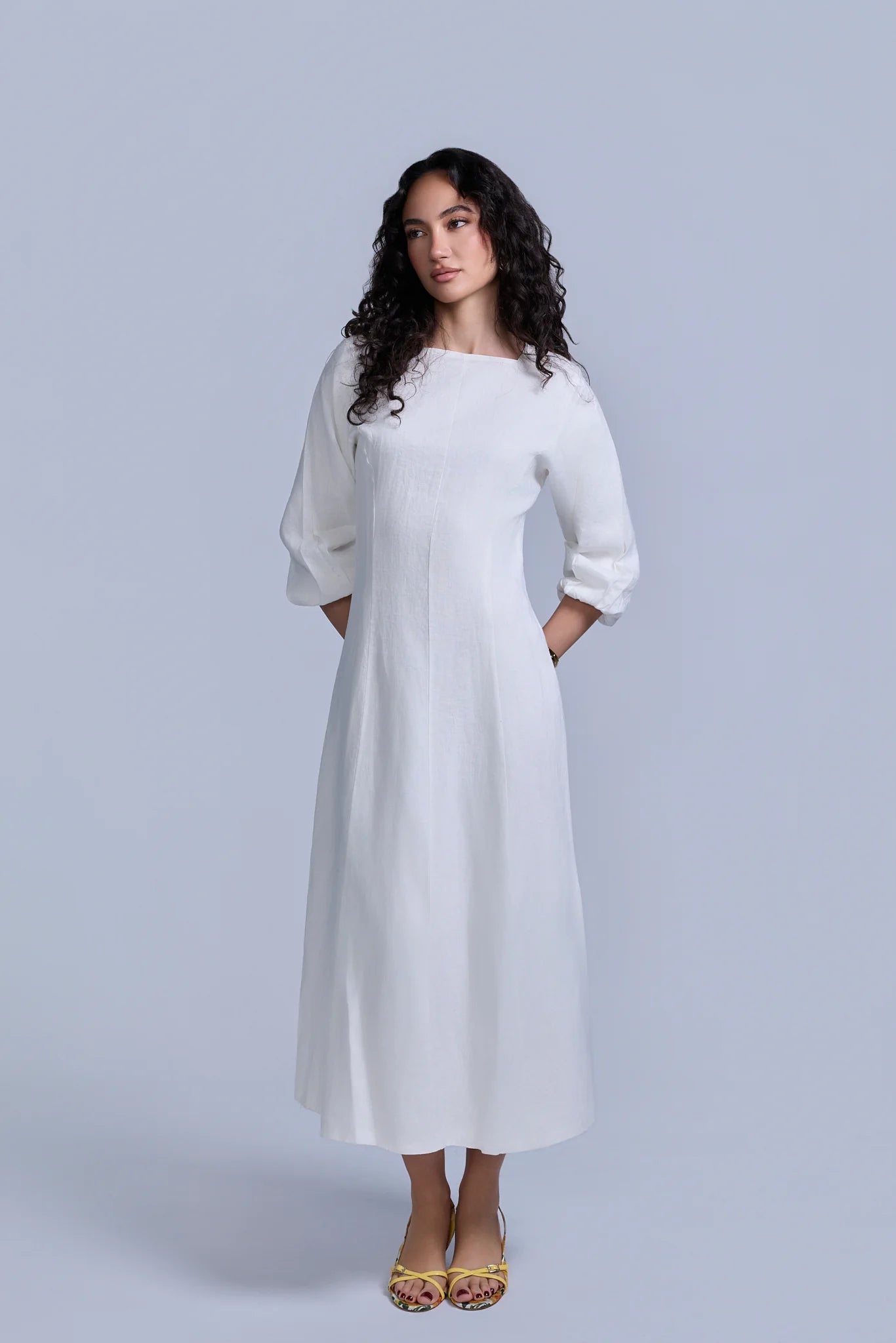 LINEN DRESS AVAILABLE IN TWO COLORS.