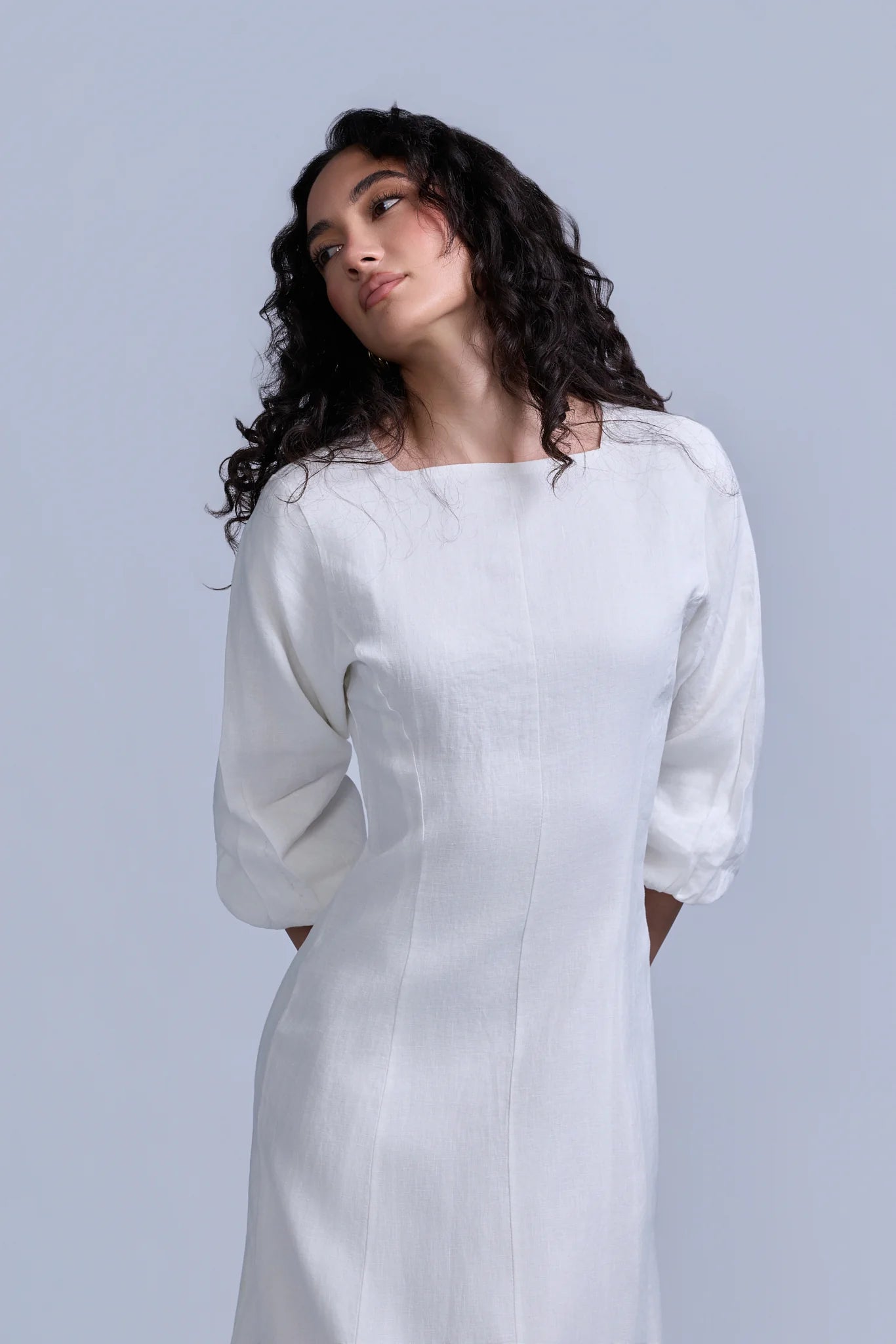 LINEN DRESS AVAILABLE IN TWO COLORS.