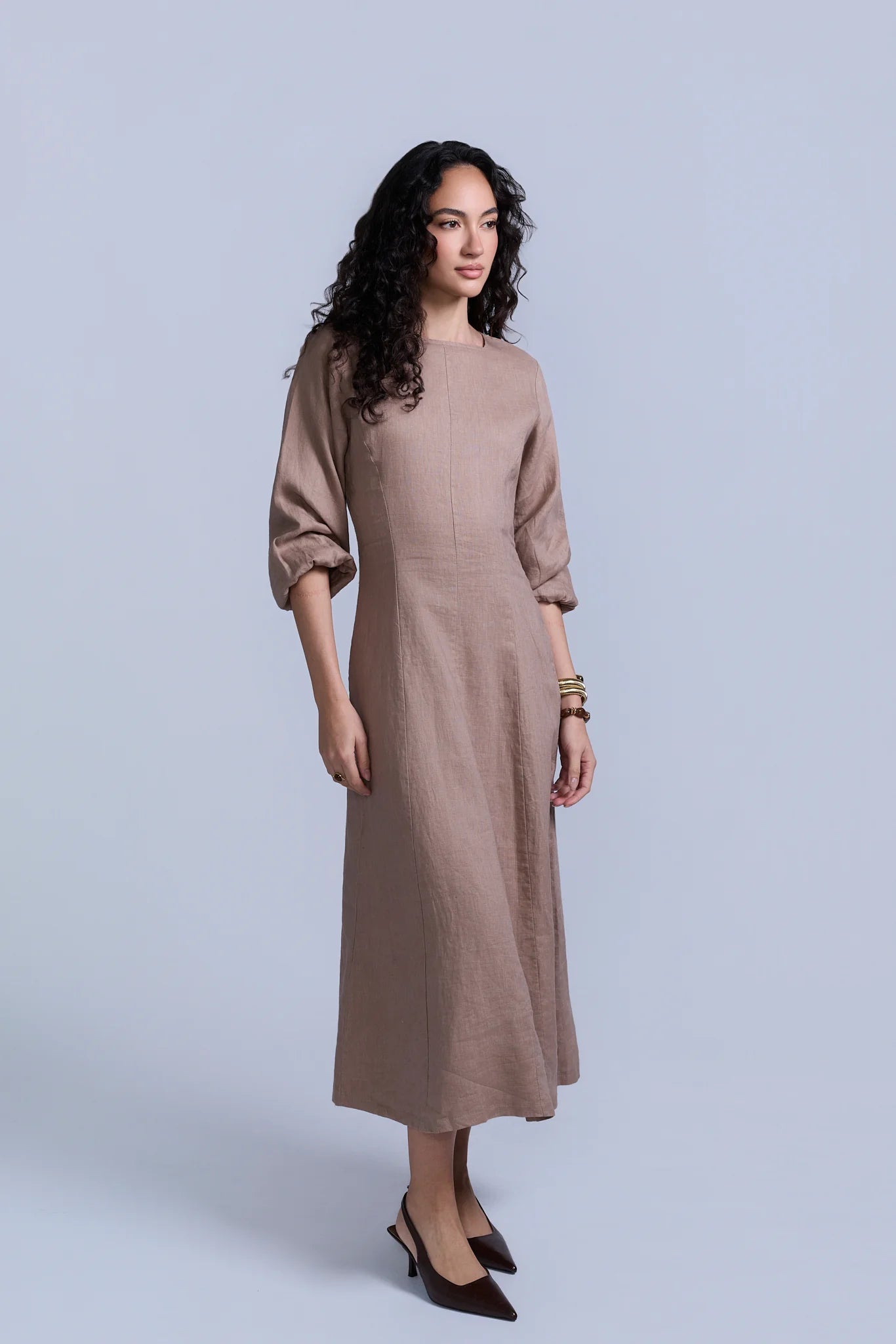 LINEN DRESS AVAILABLE IN TWO COLORS.