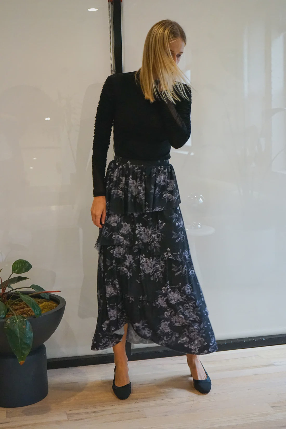 BLACK FLORAL TIERED SKIRT
