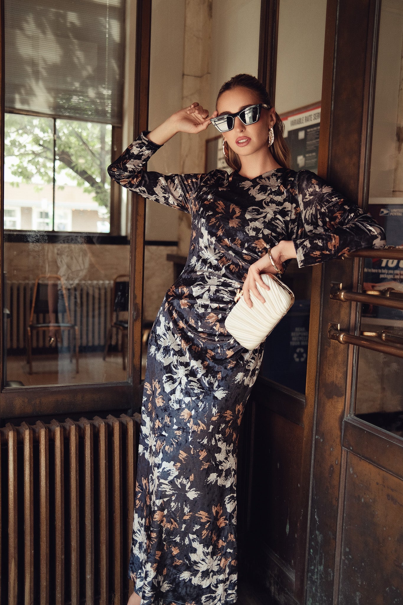 BROWN AND BLACK FLORAL SIDE RUCHED VELVET DRESS
