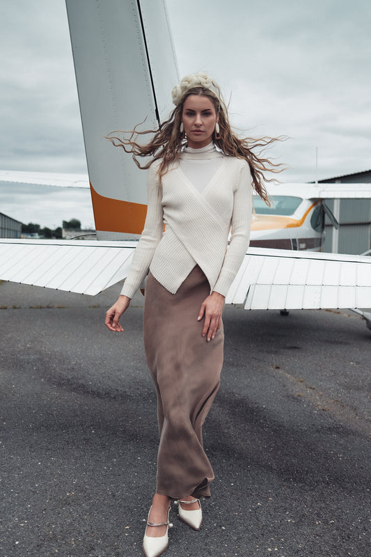 CREAM V-NECK SWEATER