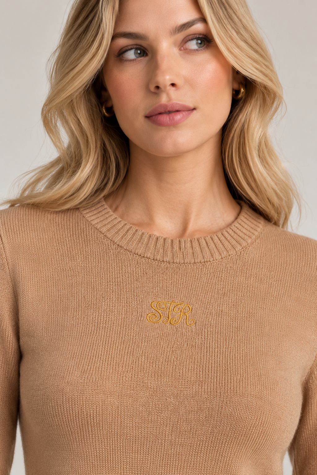CREWNECK LOGO SWEATER AVAILABLE IN 2 COLORS