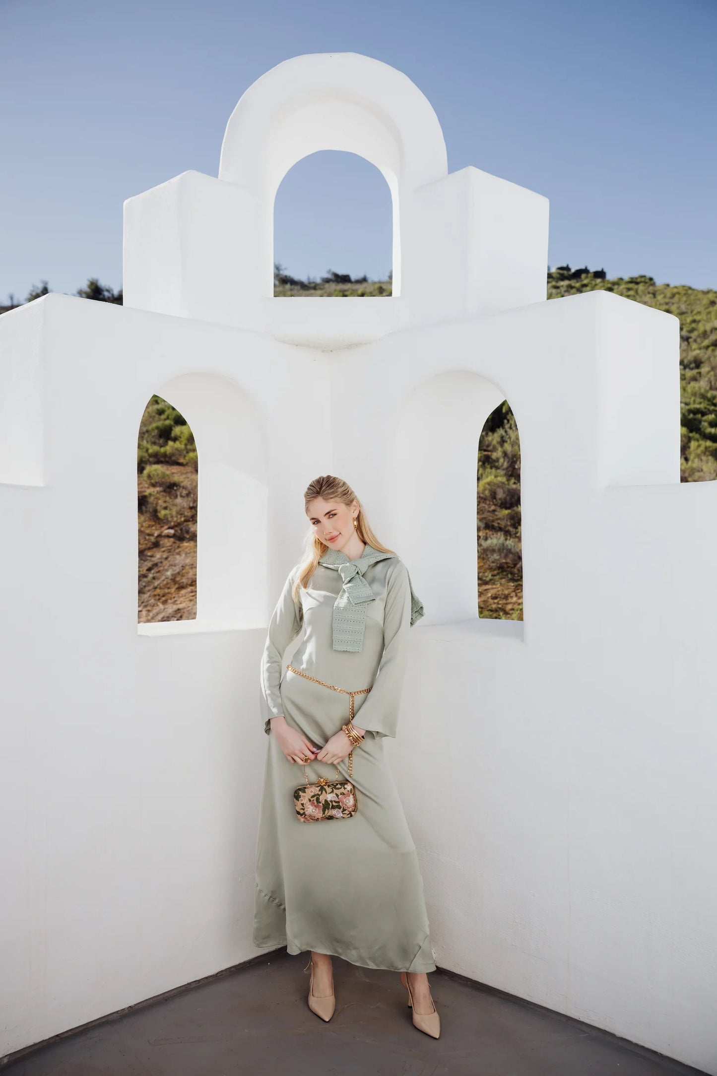 SLIP LONG SLEEVE DRESS AVAILABLE IN TWO COLORS.