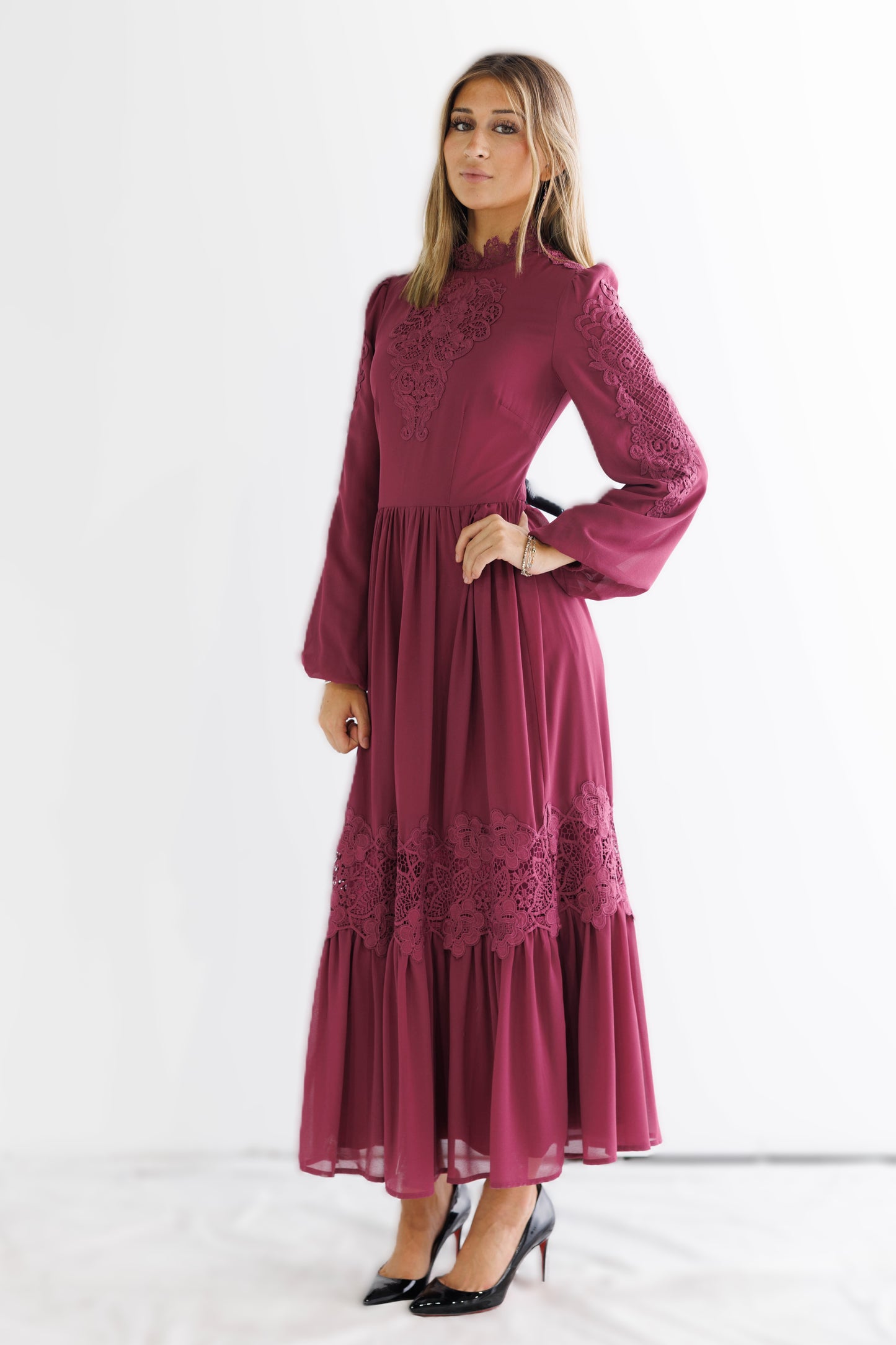 LACE MIDI DRESS AVAILABLE IN 2 COLORS