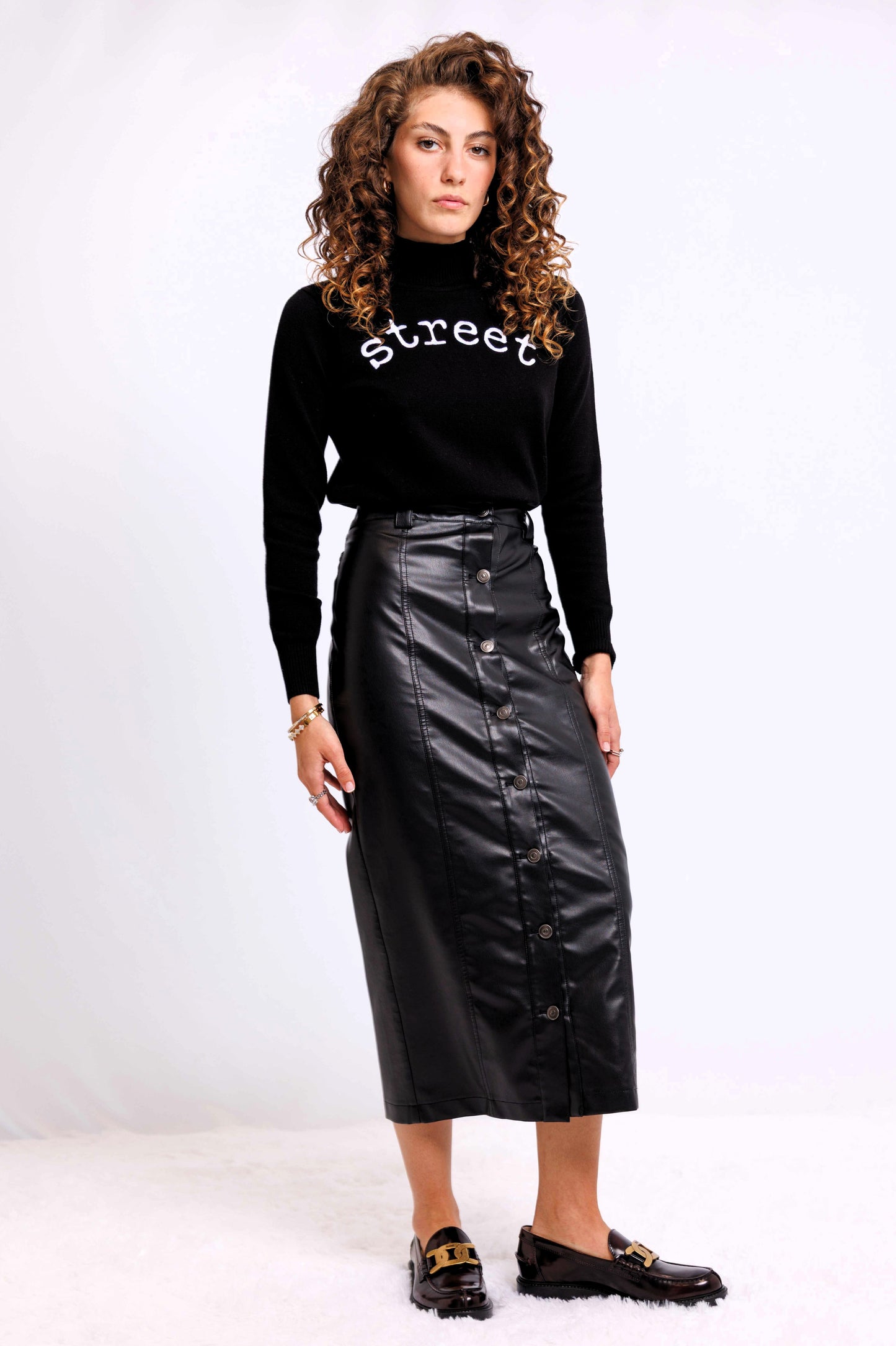 KNIT LOGO SWEATER AVAILABLE IN 2 COLORS