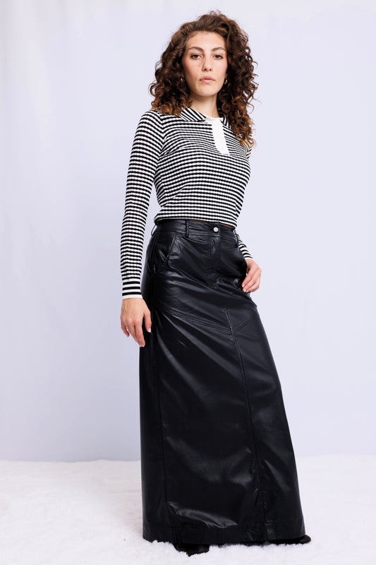 BLACK/WHITE COLLARED SWEATER