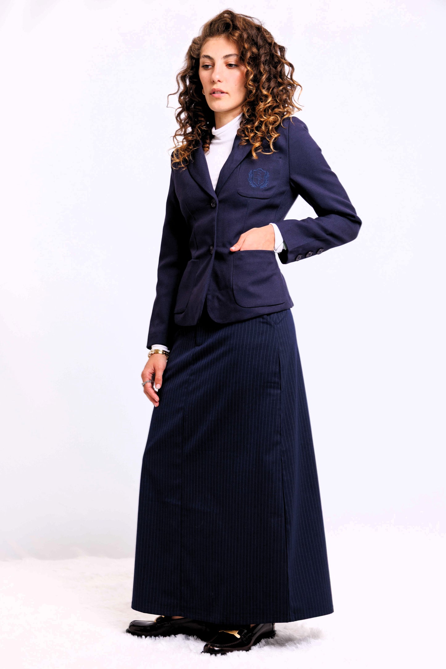 LOGO BLAZER AVAILABLE IN 2 COLORS