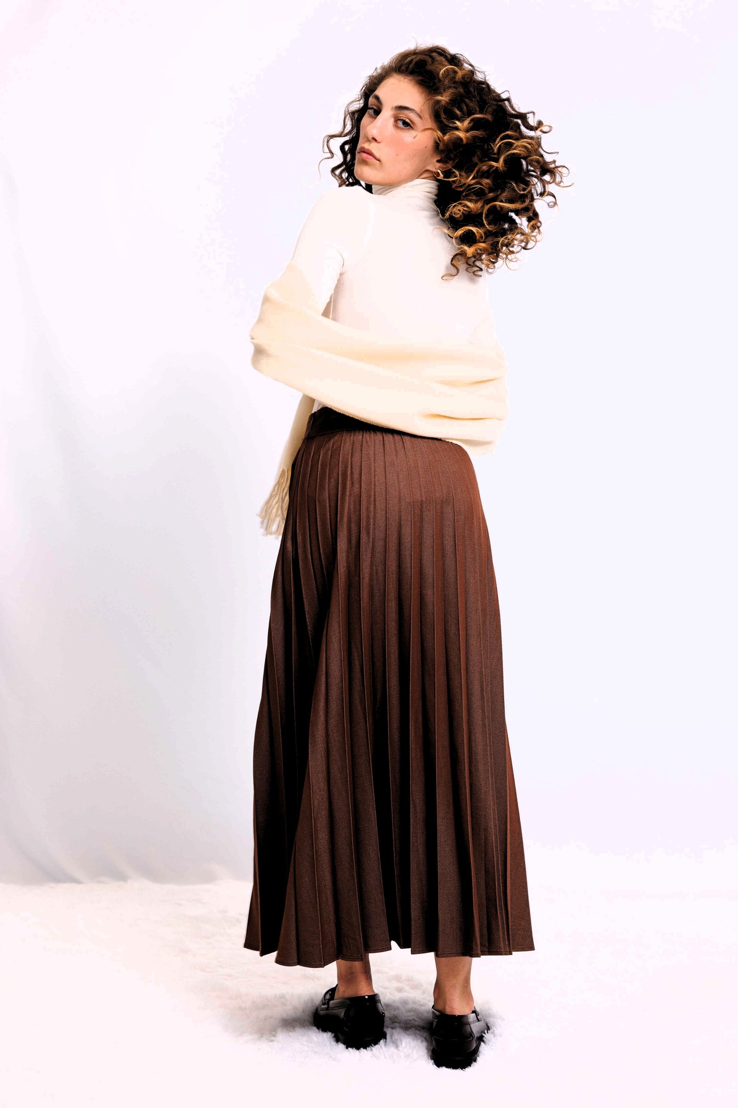 PLEATED SKIRT AVAILABLE IN 2 COLORS