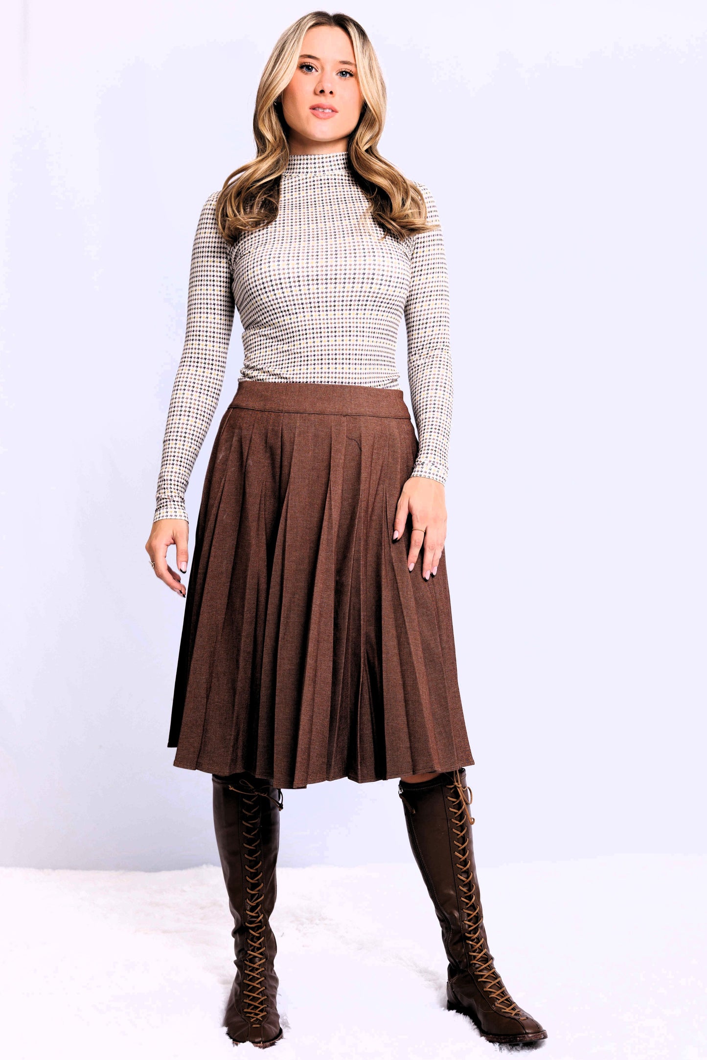 PLEATED SKIRT AVAILABLE IN 2 COLORS