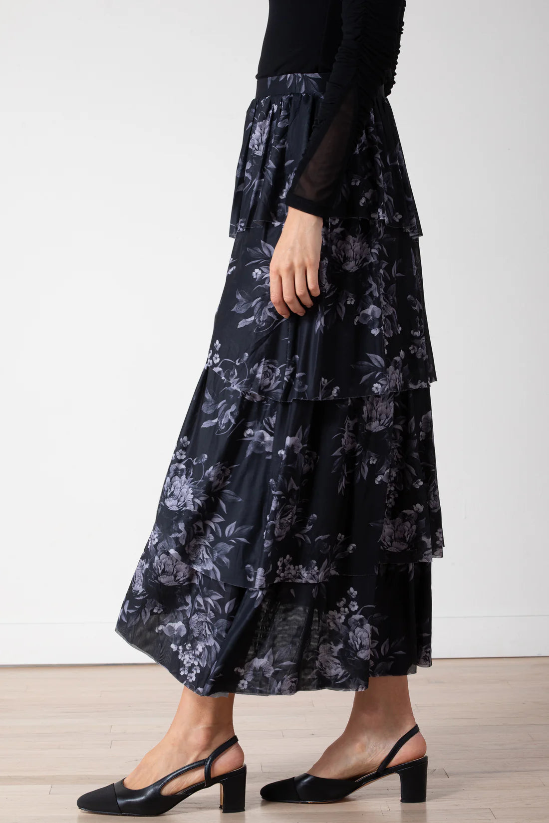 BLACK FLORAL TIERED SKIRT