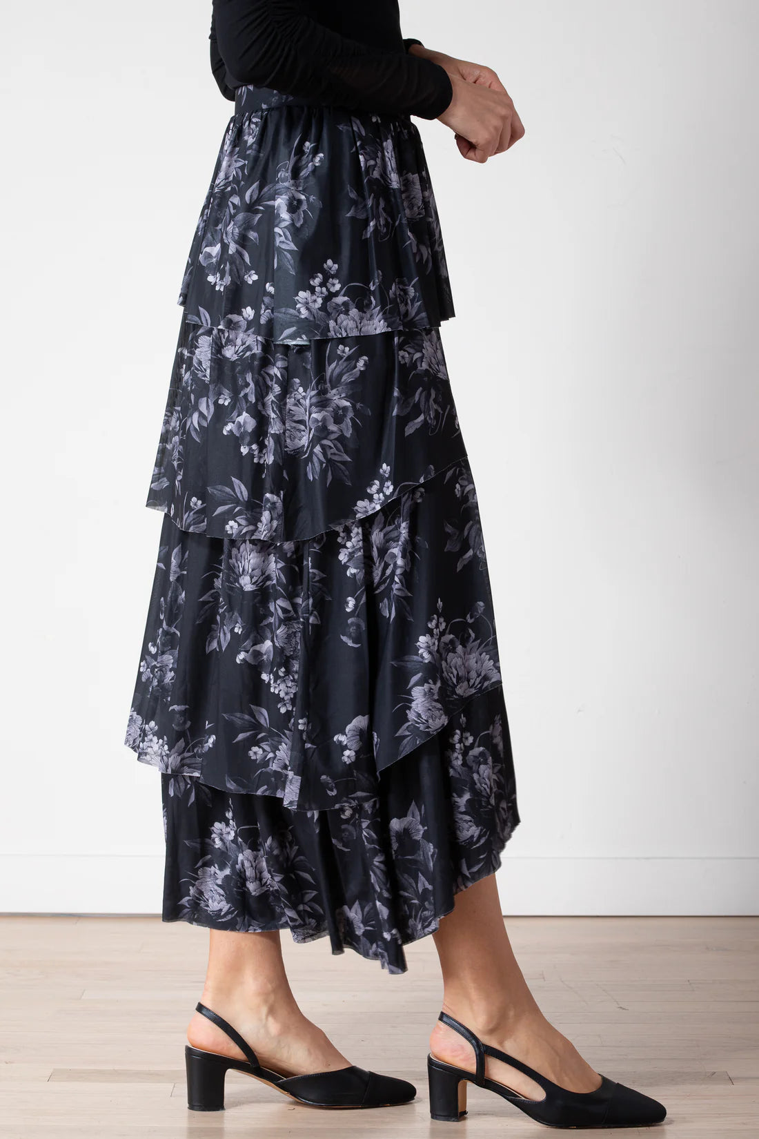 BLACK FLORAL TIERED SKIRT