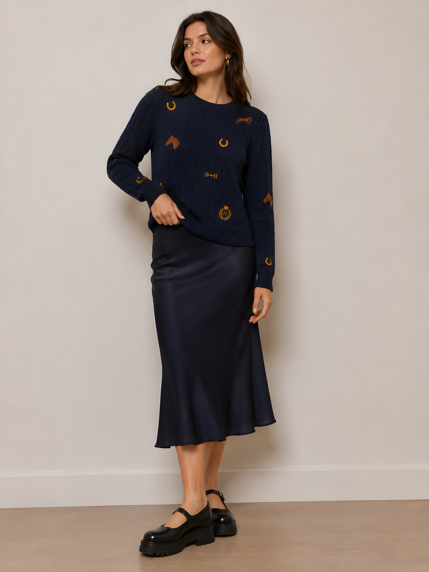 EQUESTRIAN MOTIF SWEATER AVAILABLE IN 2 COLORS