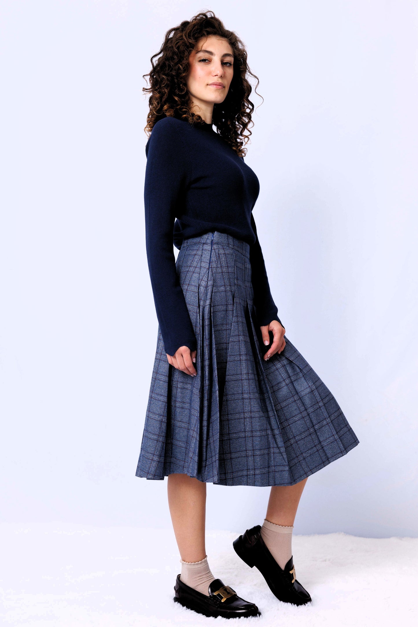 SCALLOPED SWEATER TOP AVAILABLE IN 2 COLORS