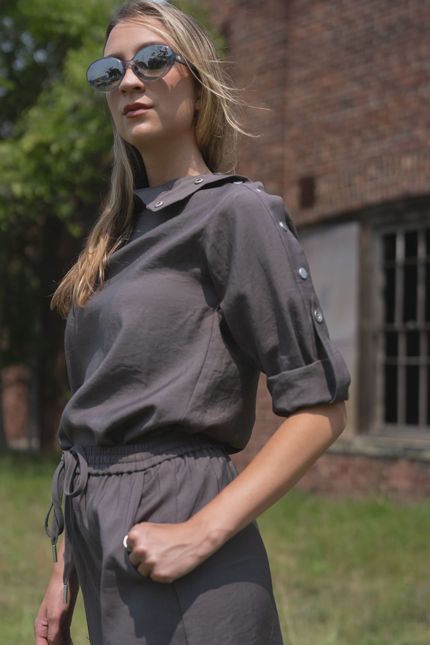 DARK GRAY URBAN EASE SIDE BUTTON TOP